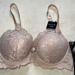 Kathy Ireland Intimates Push-Up Bra Tag Free . Cream color. Sz 34B . New w/ Tags